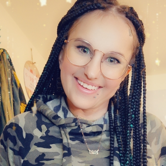 Meet your Posher, Ashley - Picture 1 of 1